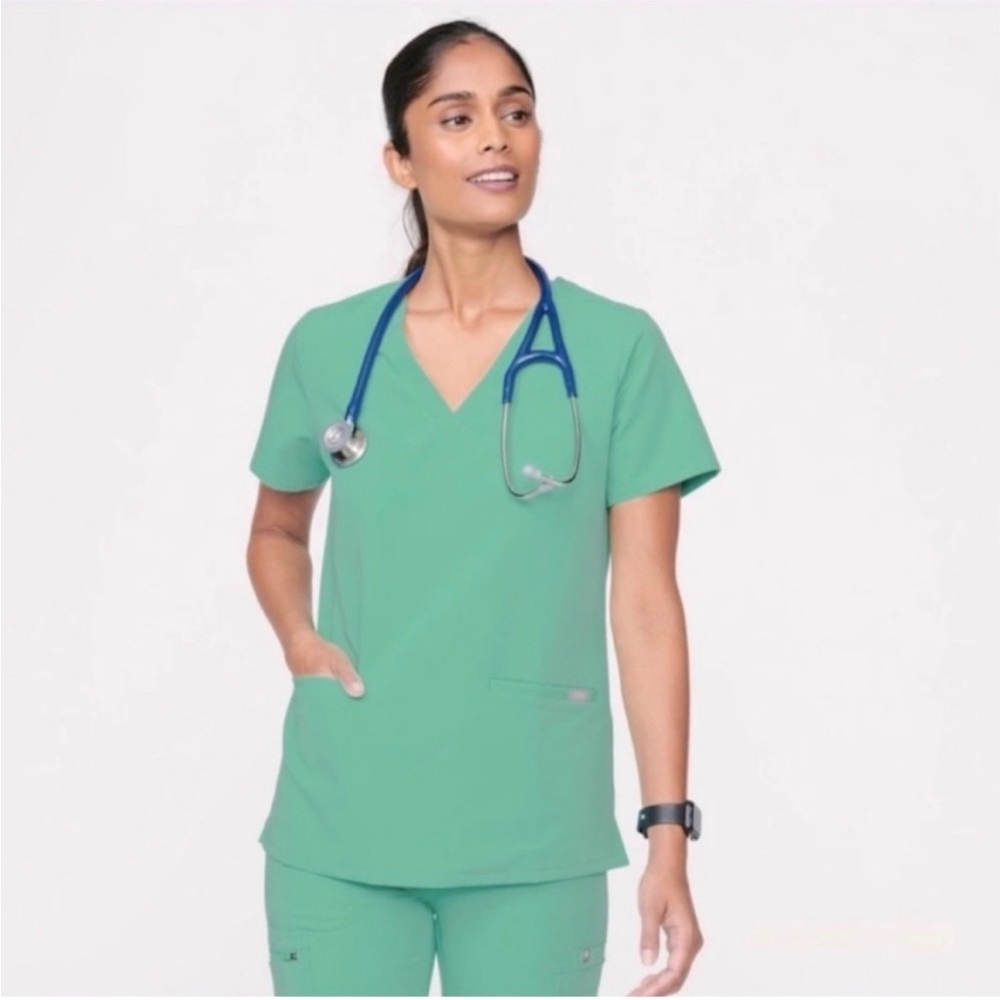 Figs Surgical Green Casma 3-pocket scrub top size S